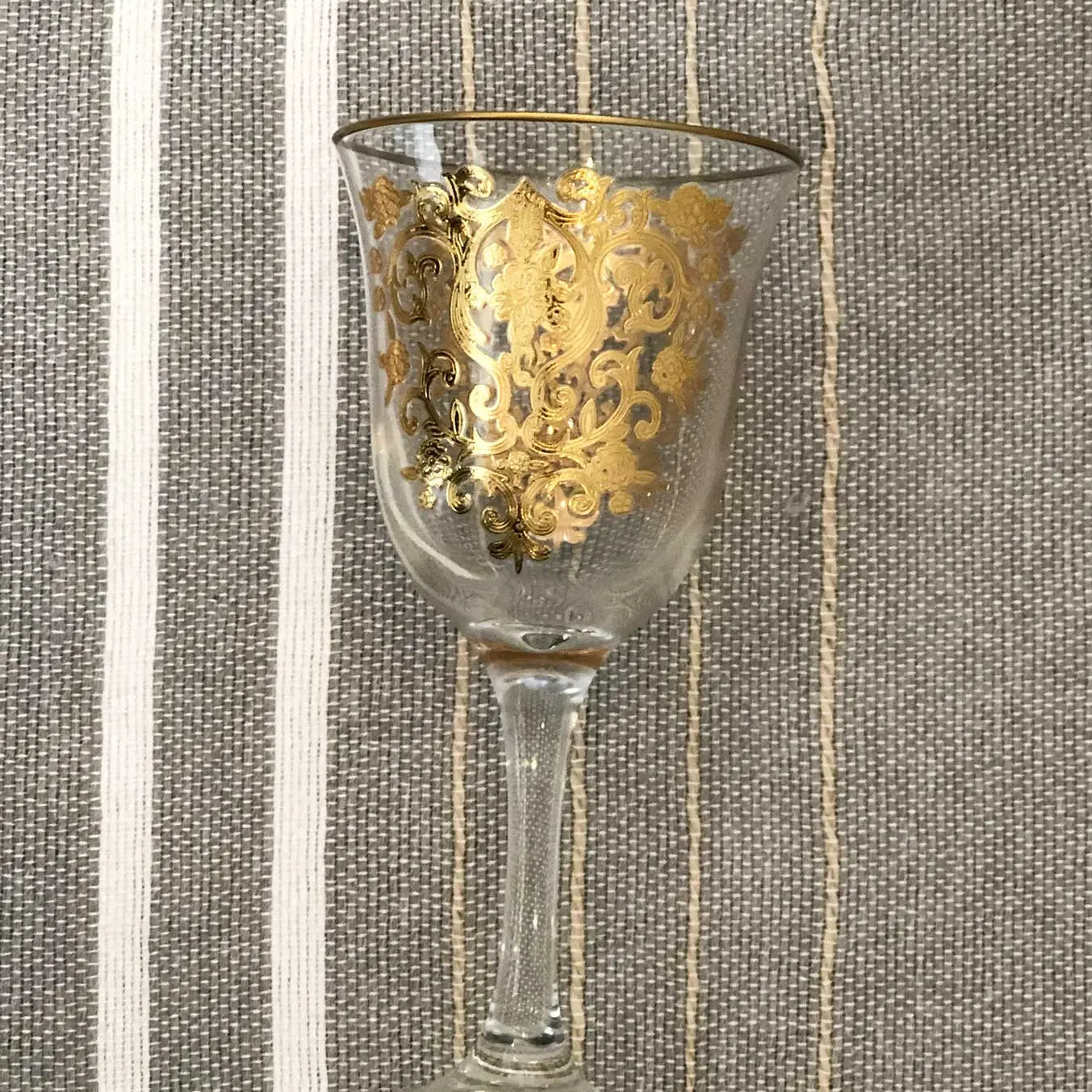 Clear Gold Amira Wine Glass